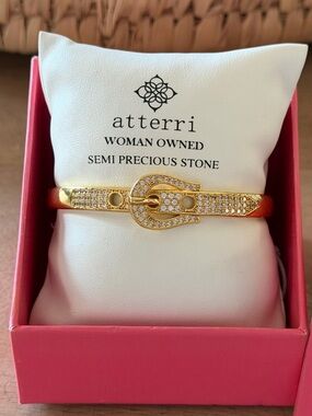 Atterri Gold Buckle Crystal Bracelet - Gold